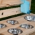 TollesfürKinder Matschküche Kinder Outdoor Holz mit Wassertank, Durchlass Gartenschlauch & 5 Edelstahl Schüsseln, Vollmassive Kindermatschküche Draußen, Nachhaltig, Für Kinder ab 3 Jahren - 2